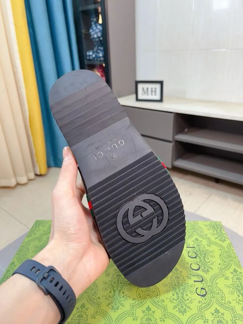 Men's Men's Shoes💰300🌸🌸【GUCCI New Style】This slipper is made of GG polyester fiber and is decorated with the Gucci label on the front, adding a bold logo feel to the style. "Gucci Made in Italy" stamped label Rubber sole Flat Made in Italy Men's sizes 39 to 45, (46. Customized